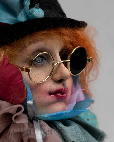 Doll with sunglasses_510