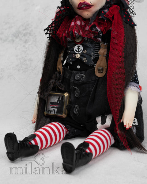 Doll with red lips_530