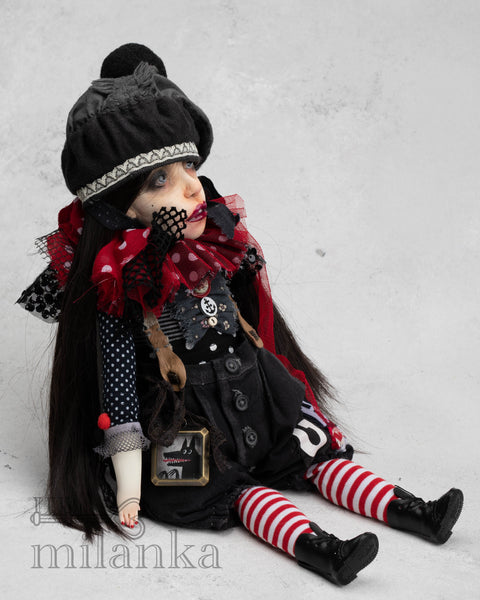 Doll with red lips_530